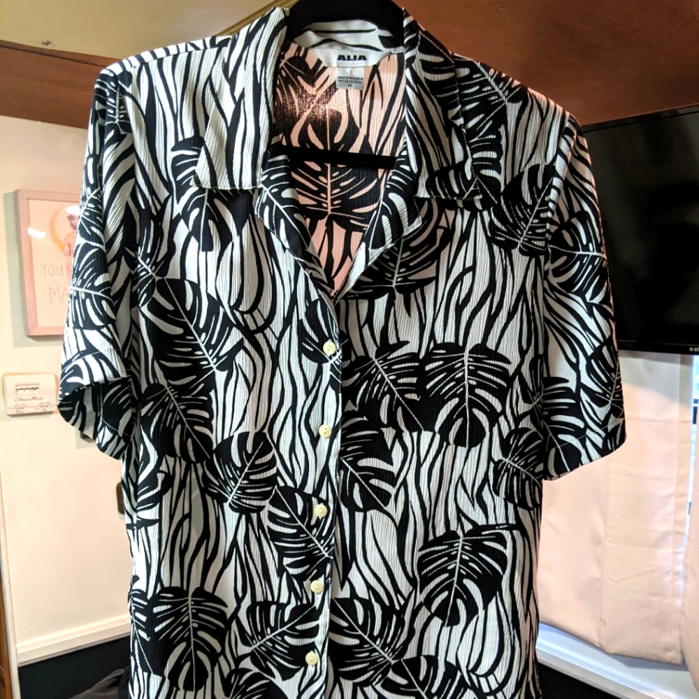 alia • tropical short-sleeve button-up